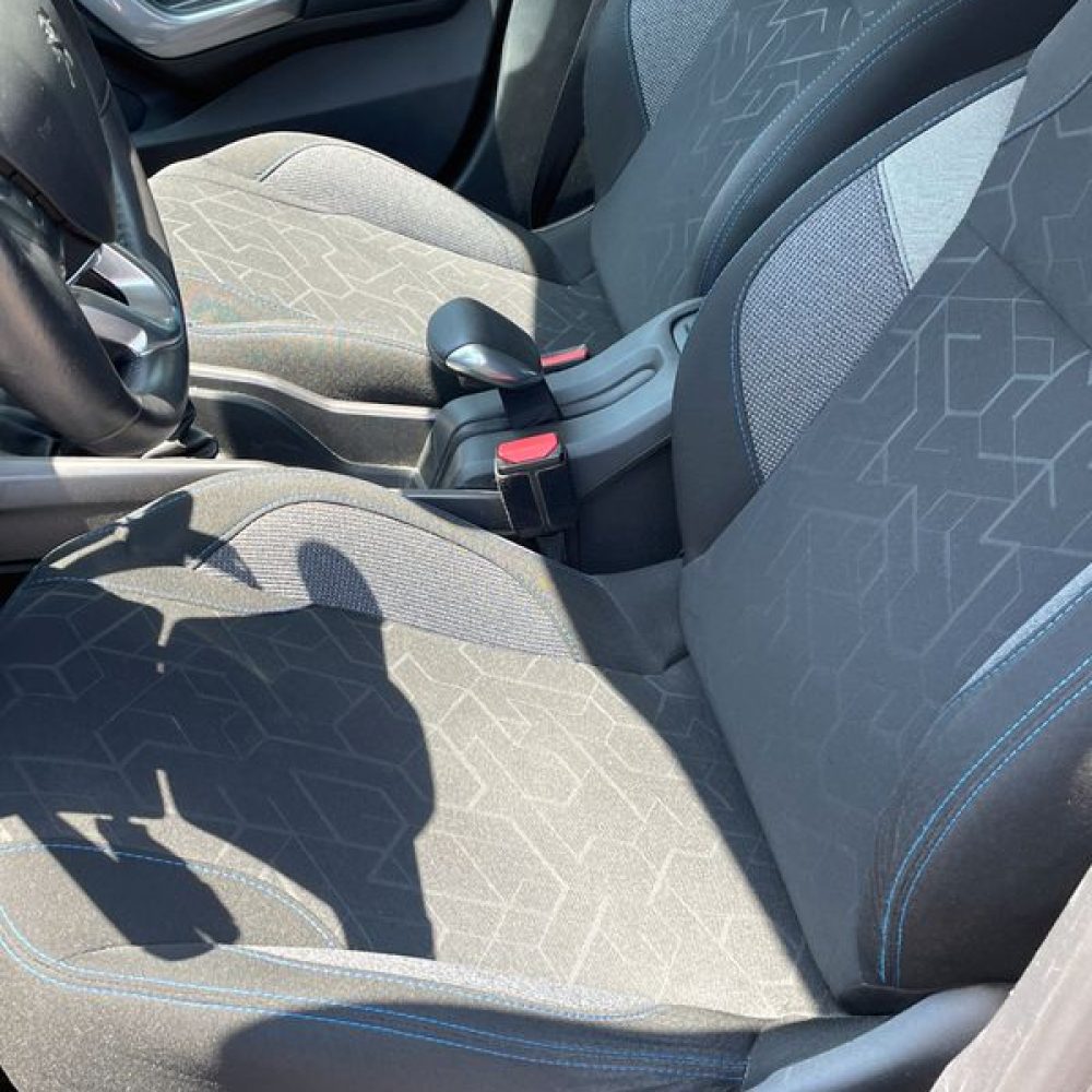 PEUGEOT 2008 1.6 HDi 100ch Style occasion le beausset azur autos peugeot