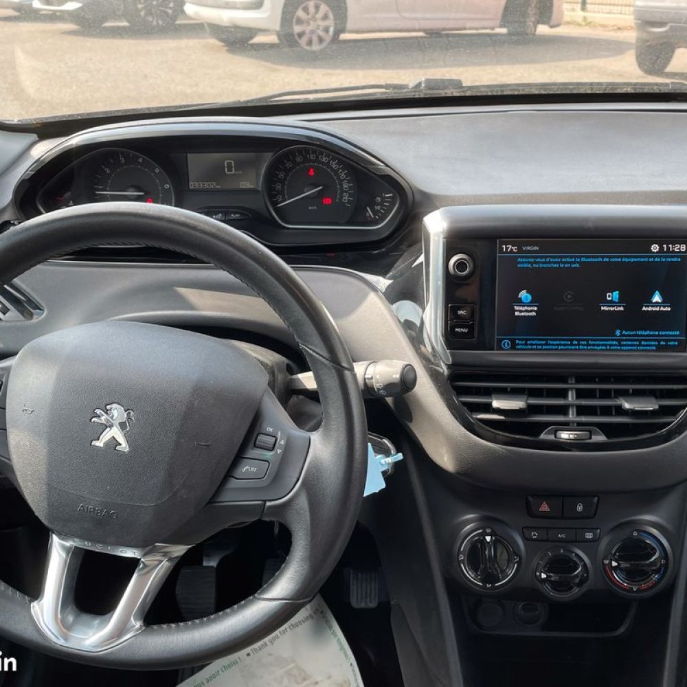 PEUGEOT 208 1.2 PureTech 82ch Signature 5P occasion peugeot azur autos le beausset
