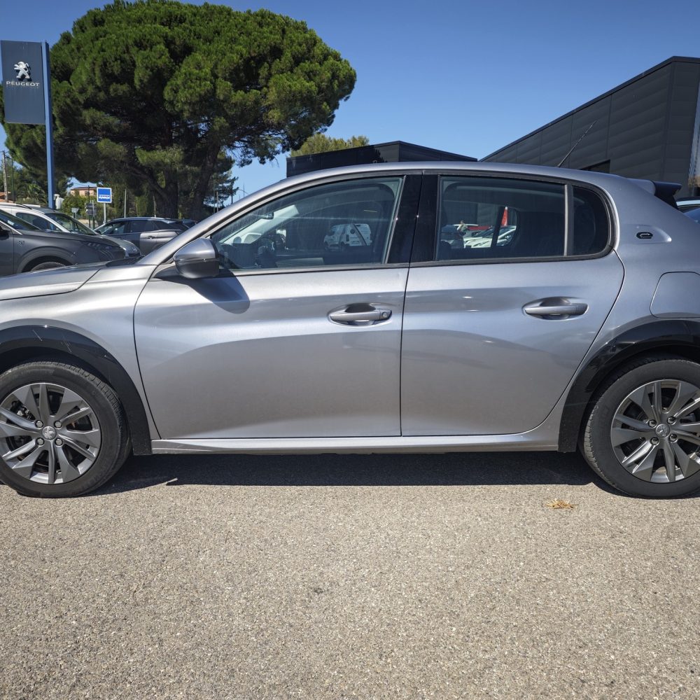 Peugeot e208 136ch Active occasion azur autos beausset spoticar
