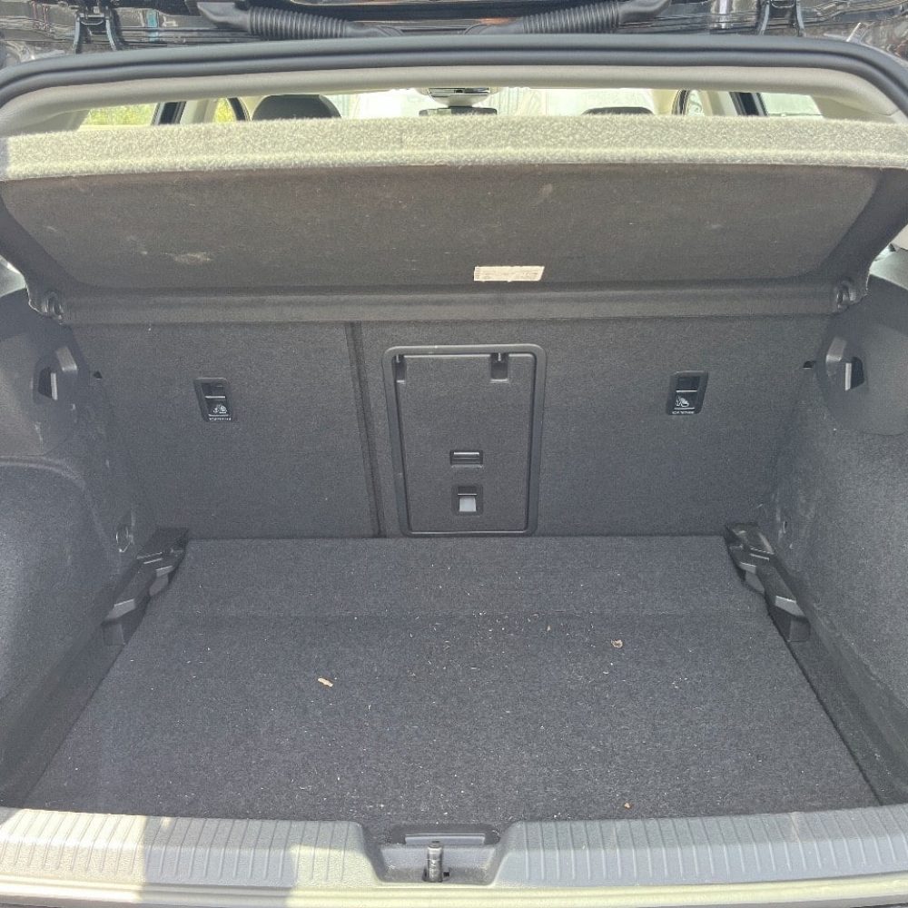 Volkswagen golf VIII life business 2.0l tdi 116ch dsg7 occasion azur autos coffre