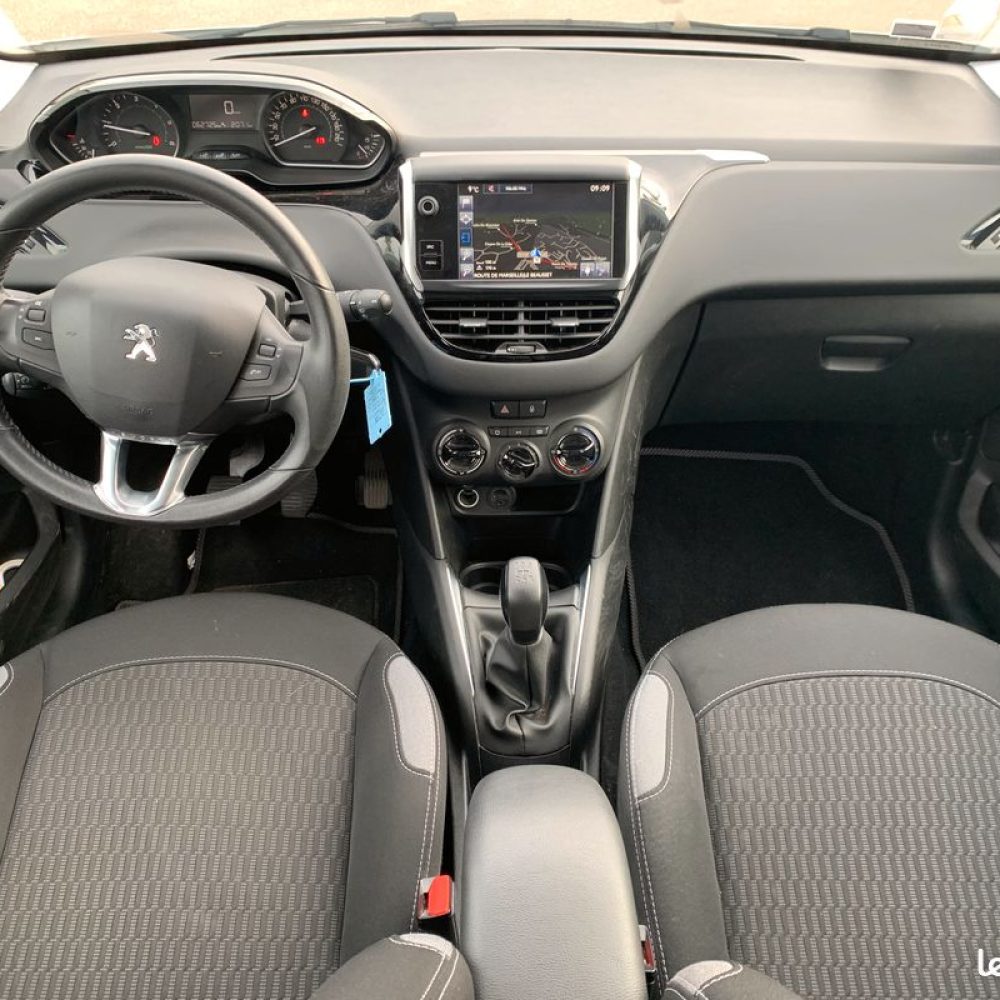interieur peugeot 208 diesel occasion le beausset