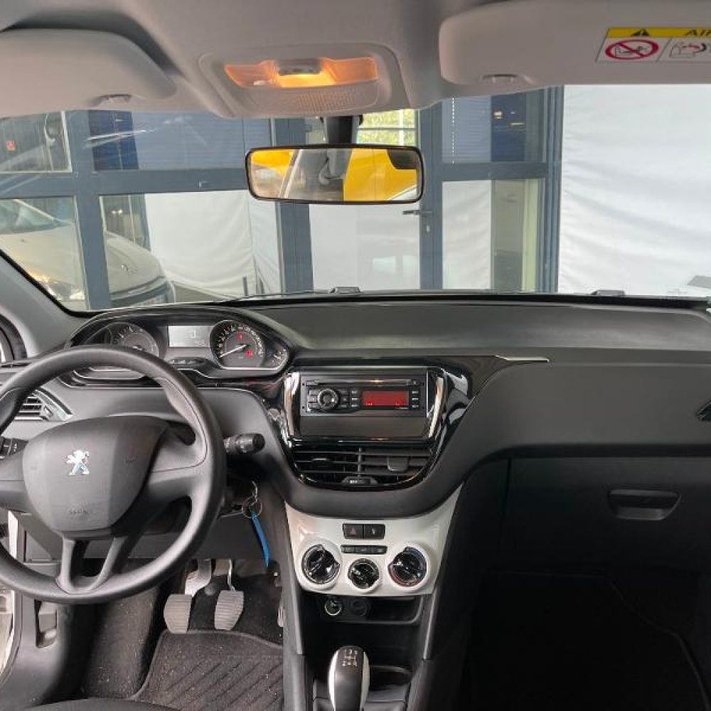 occasion PEUGEOT le beausset 208 1.2 PureTech 68ch interieur azur autos 2
